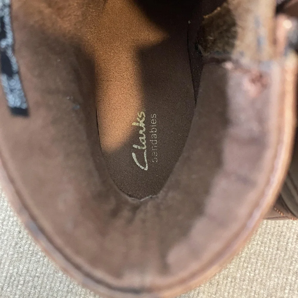 Clarks Booties Womens Size‎ 7 Brown Leather Ankle Zip Buckle Low Heel Bendables